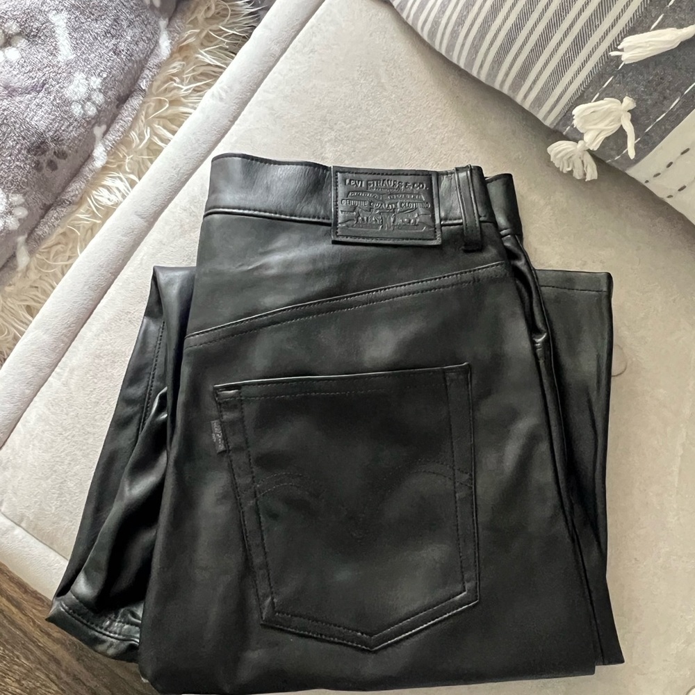NWOT Levi’s Leather Pants Size 28
